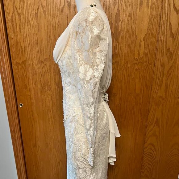 VINTAGE LACE AND SEQUIN WEDDING GOWN / IVORY / SIZE 10 - Picture 6 of 15